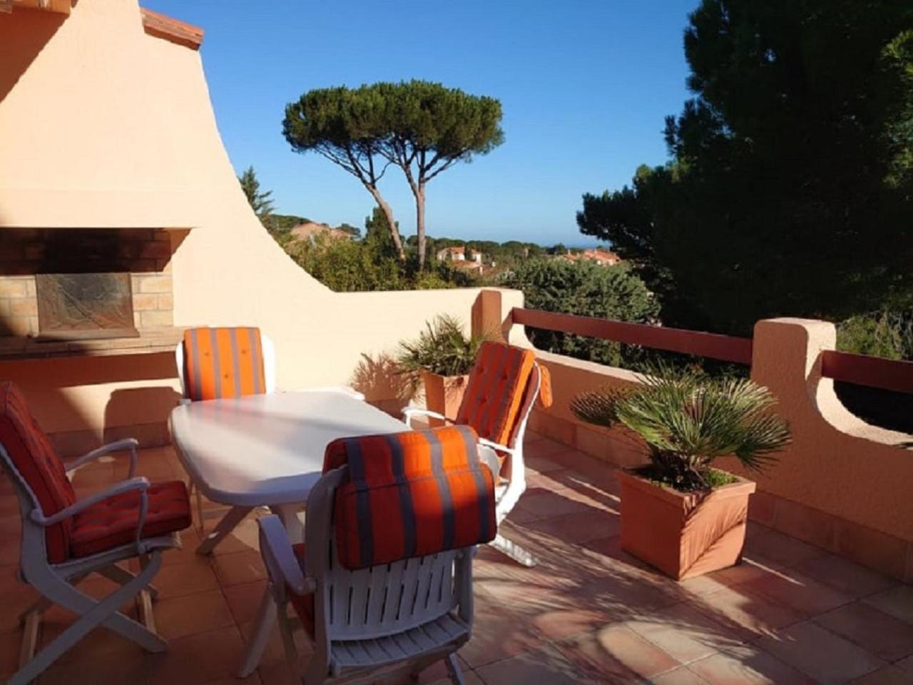 6amb38 Avec Terrasse Dans Avec Piscine Commune *